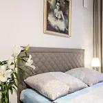 Z Jacuzzi Centrum Old Town Stare Historyczna Kamienica Umiejscowiona W Zabytkowej Czesci Warszawy Obok Parku Multimedialnego I Barbakanu Parking 24h Sniadanie Opcjonaln Breakfast Optional Check In From 14 Pm Parter Ground Floo