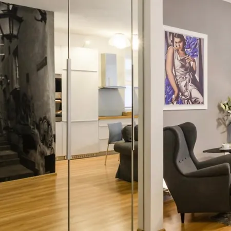 Apartmán Centrum Old Town Stare Historyczna Kamienica Umiejscowiona W Zabytkowej Czesci Warszawy Obok Parku Multimedialnego I Barbakanu Parking 24h Sniadanie Opcjonaln Breakfast Optional Check In From 14 Pm Parter Ground Floor Varšava