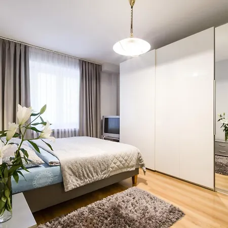 Centrum Old Town Stare Historyczna Kamienica Umiejscowiona W Zabytkowej Czesci Warszawy Obok Parku Multimedialnego I Barbakanu Parking 24h Sniadanie Opcjonaln Breakfast Optional Check In From 14 Pm Parter Ground Floor Apartmán
