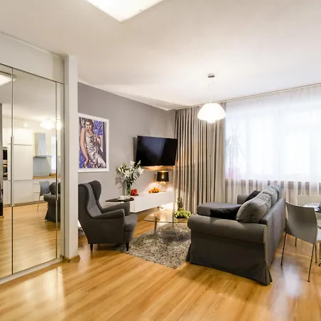 Apartmán Centrum Old Town Stare Historyczna Kamienica Umiejscowiona W Zabytkowej Czesci Warszawy Obok Parku Multimedialnego I Barbakanu Parking 24h Sniadanie Opcjonaln Breakfast Optional Check In From 14 Pm Parter Ground Floor Varšava
