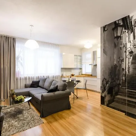 Appartement Z Jacuzzi Centrum Old Town Stare Historyczna Kamienica Umiejscowiona W Zabytkowej Czesci Warszawy Obok Parku Multimedialnego I Barbakanu Parking 24h Sniadanie Opcjonaln Breakfast Optional Check In From 14 Pm Parter Ground Floo