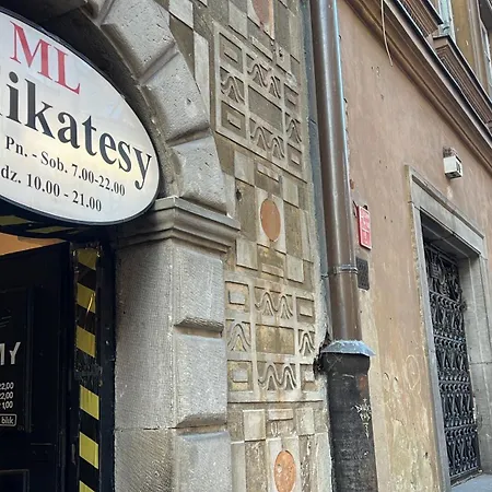 Appartement Z Jacuzzi Centrum Old Town Stare Historyczna Kamienica Umiejscowiona W Zabytkowej Czesci Warszawy Obok Parku Multimedialnego I Barbakanu Parking 24h Sniadanie Opcjonaln Breakfast Optional Check In From 14 Pm Parter Ground Floo Varsovie