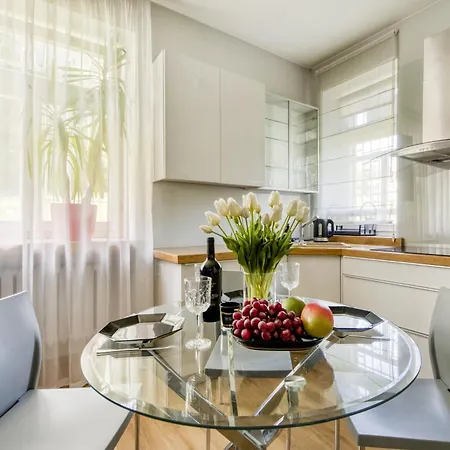 Z Jacuzzi Centrum Old Town Stare Historyczna Kamienica Umiejscowiona W Zabytkowej Czesci Warszawy Obok Parku Multimedialnego I Barbakanu Parking 24h Sniadanie Opcjonaln Breakfast Optional Check In From 14 Pm Parter Ground Floo ワルシャワ