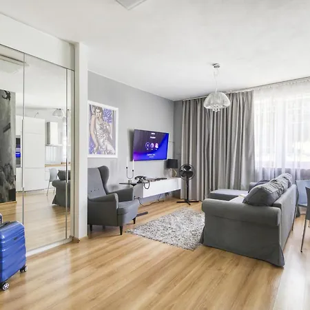 Z Jacuzzi Centrum Old Town Stare Historyczna Kamienica Umiejscowiona W Zabytkowej Czesci Warszawy Obok Parku Multimedialnego I Barbakanu Parking 24h Sniadanie Opcjonaln Breakfast Optional Check In From 14 Pm Parter Ground Floo