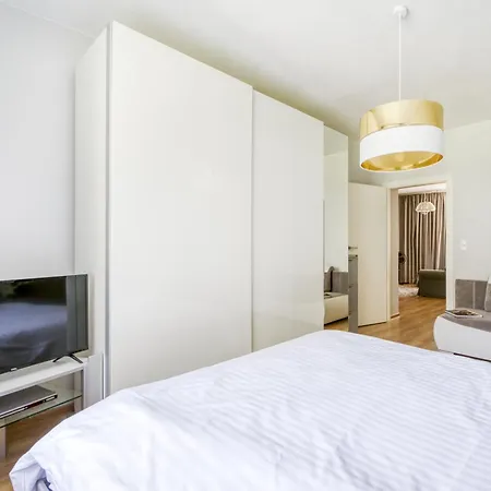 Z Jacuzzi Centrum Old Town Stare Historyczna Kamienica Umiejscowiona W Zabytkowej Czesci Warszawy Obok Parku Multimedialnego I Barbakanu Parking 24h Sniadanie Opcjonaln Breakfast Optional Check In From 14 Pm Parter Ground Floo Appartement