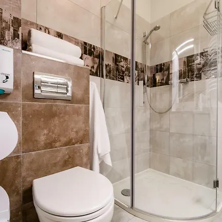 アパート Z Jacuzzi Centrum Old Town Stare Historyczna Kamienica Umiejscowiona W Zabytkowej Czesci Warszawy Obok Parku Multimedialnego I Barbakanu Parking 24h Sniadanie Opcjonaln Breakfast Optional Check In From 14 Pm Parter Ground Floo