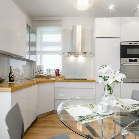 Appartement Z Jacuzzi Centrum Old Town Stare Historyczna Kamienica Umiejscowiona W Zabytkowej Czesci Warszawy Obok Parku Multimedialnego I Barbakanu Parking 24h Sniadanie Opcjonaln Breakfast Optional Check In From 14 Pm Parter Ground Floo