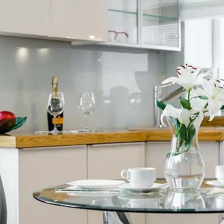 Z Jacuzzi Centrum Old Town Stare Historyczna Kamienica Umiejscowiona W Zabytkowej Czesci Warszawy Obok Parku Multimedialnego I Barbakanu Parking 24h Sniadanie Opcjonaln Breakfast Optional Check In From 14 Pm Parter Ground Floo