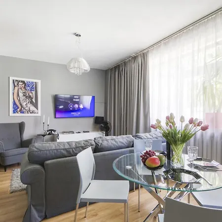 Apartman Centrum Old Town Stare Historyczna Kamienica Umiejscowiona W Zabytkowej Czesci Warszawy Obok Parku Multimedialnego I Barbakanu Parking 24h Sniadanie Opcjonaln Breakfast Optional Check In From 14 Pm Parter Ground Floor *
